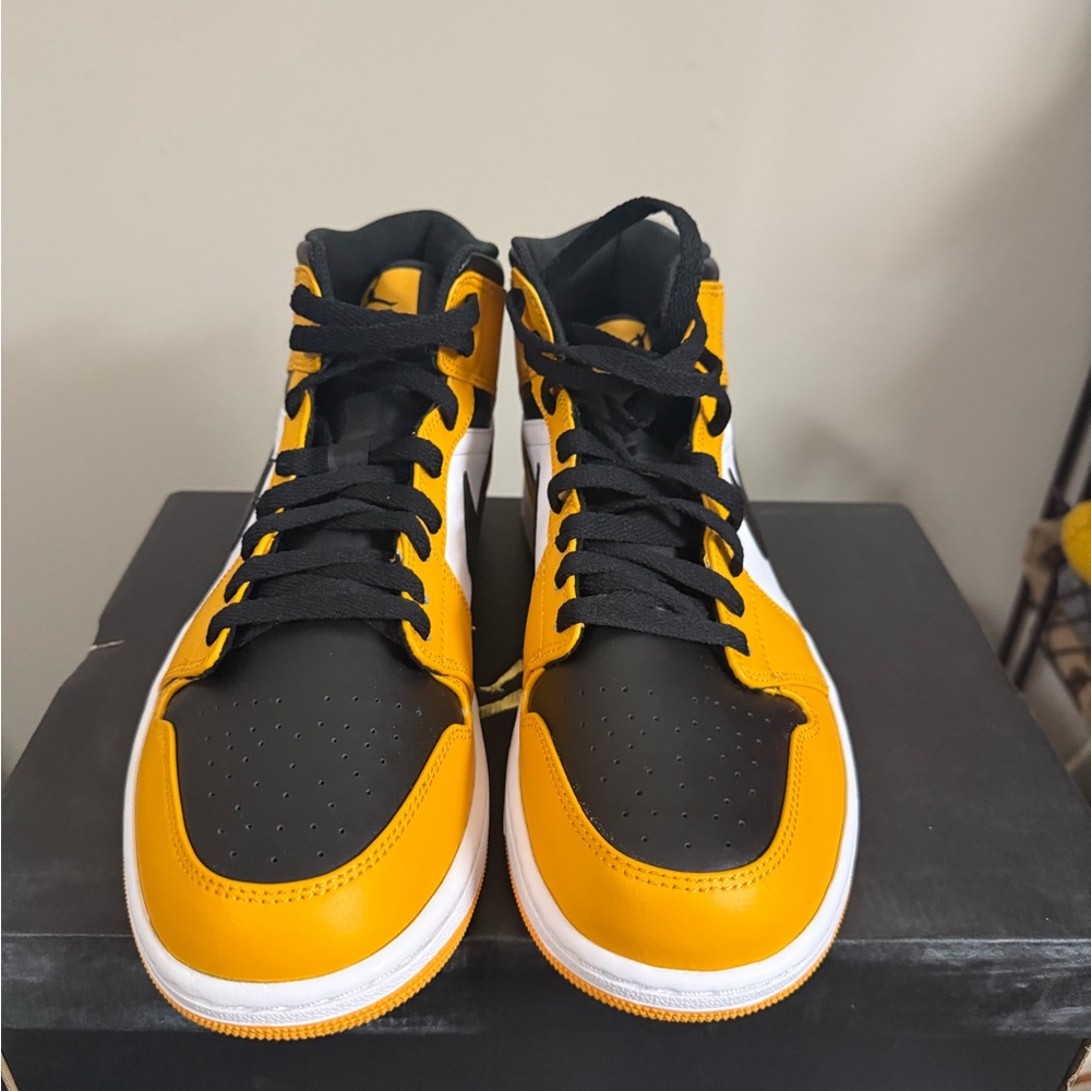 AIR JORDAN 1 MID